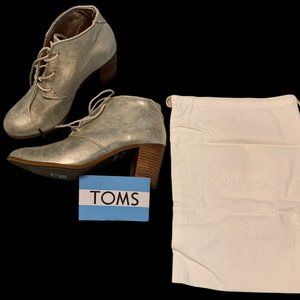 TOMS Silver / Gold Shimmer Boots Size 9.5 - EXCELLENT CONDITION